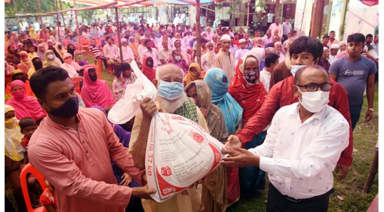 Bashundhara distributes relief among 6,000 families at Rupganj