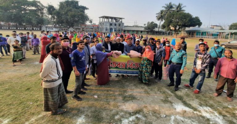 Bashundhara Group distributes blankets among cold-hit destitute in Rangpur
