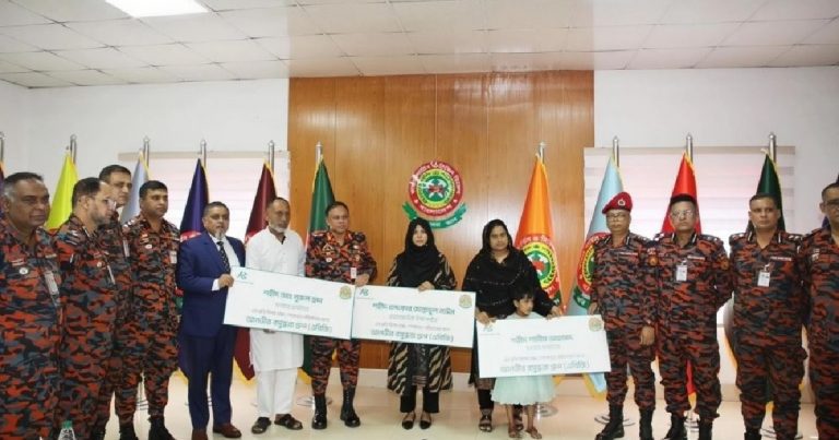 টঙ্গীতে আগুনে নিহত ৩ ফায়ার সার্ভিস কর্মীর পরিবারের পাশে সায়েম সোবহান আনভীর, চেয়ারম্যান এবিজি